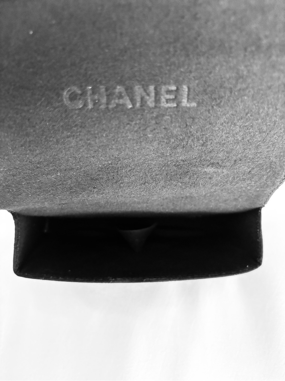 CHANEL Black Quilted Sunglasses Case with Silver CC Logo - Picture 3 of 6